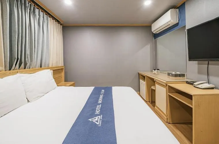 מוטל Jeju Morning Calm Hotel